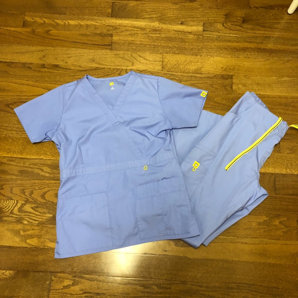 Scrub set, excellent condition!